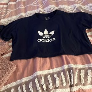 Adidas cropped over size shirt